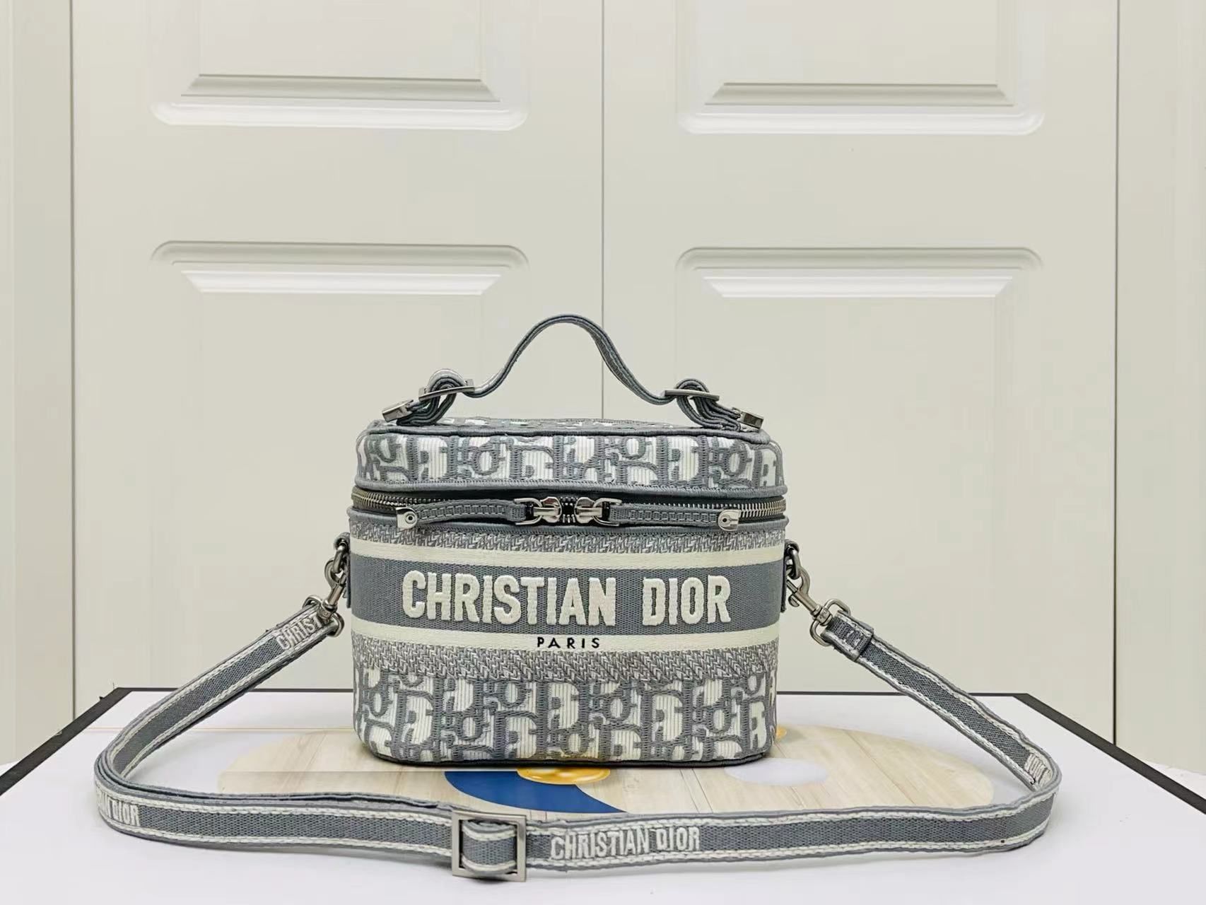 Travel 18cm Dior 1