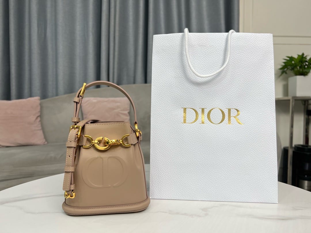 C'est 18см Dior