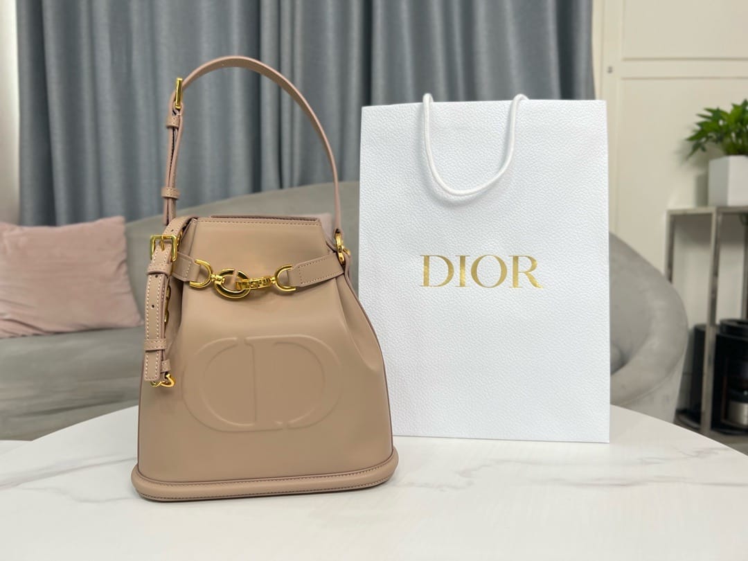 C'est 24см Dior