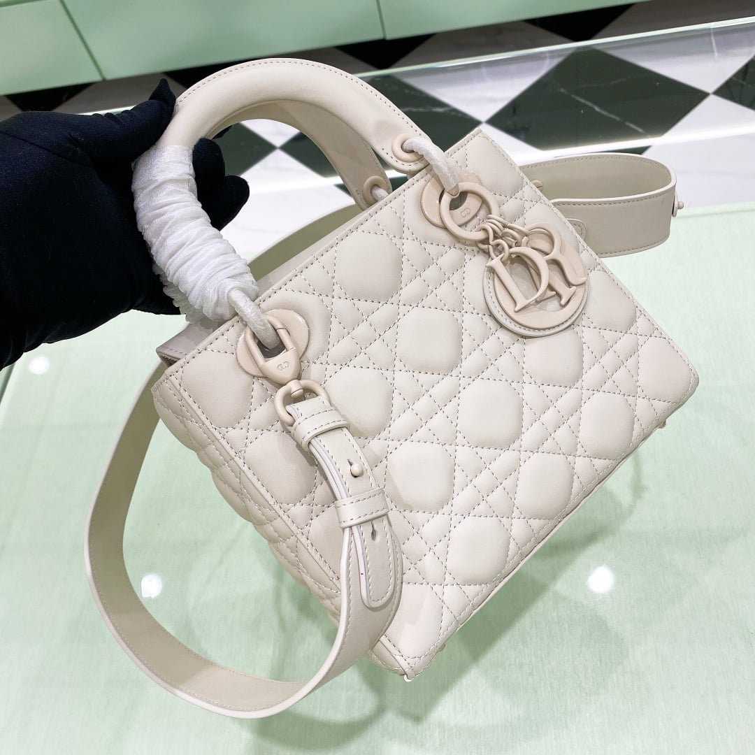 Lady Dior - белый - 20x16.5x8см - 2CC00C Dior M0538
