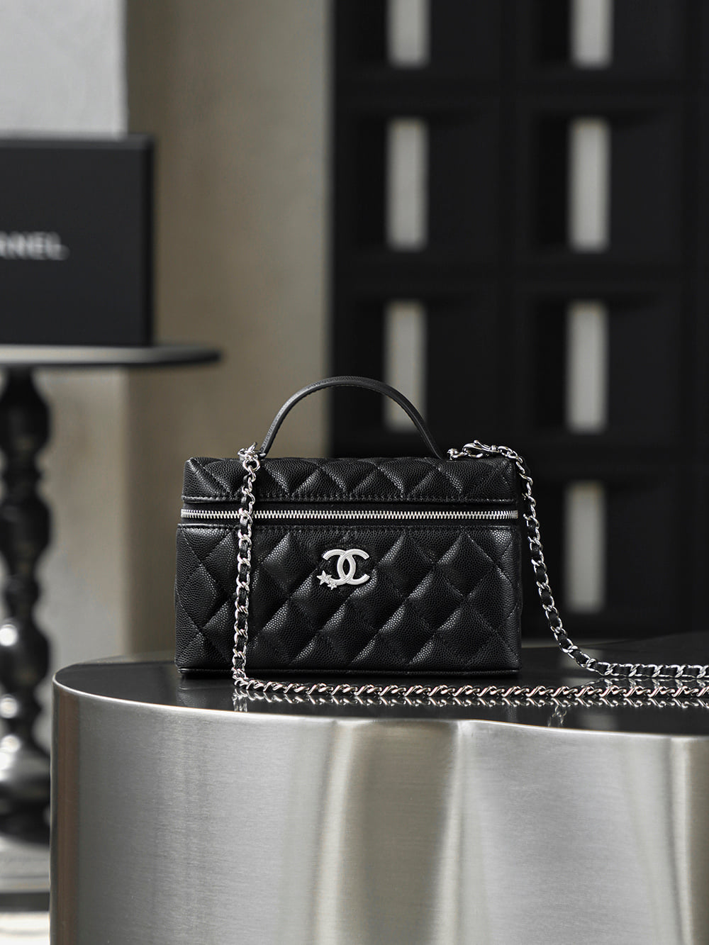 Vanity Case - черный, серебристая фурнитура - 17x19.5x5см Chanel Vanity Case