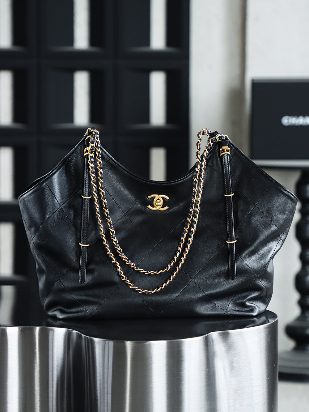 Tote - 31x47x11см Chanel Tote