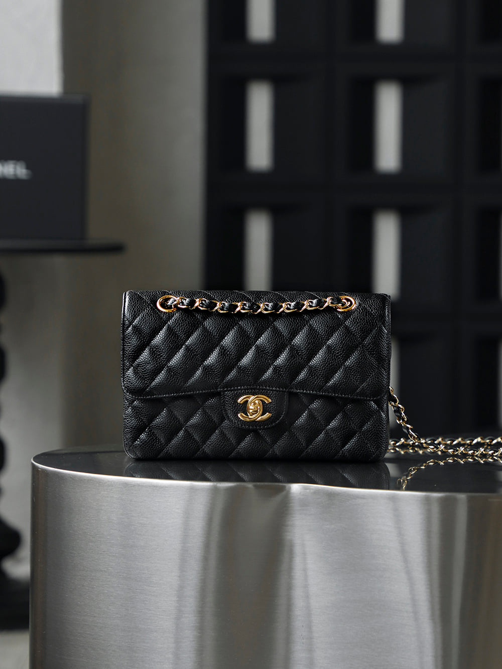 Classic Flap - черный, золотистая фурнитура - 14.5x23x6см Chanel Classic Flap