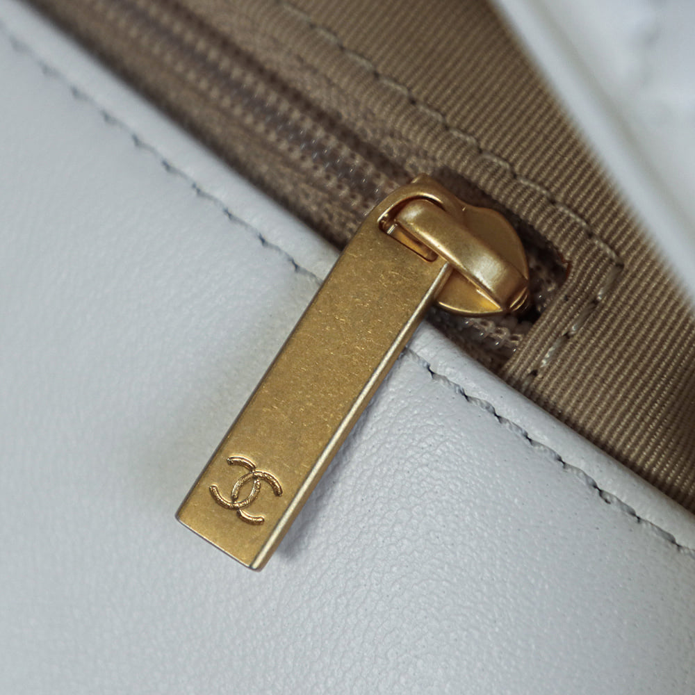19 Bag - белый - 16x26x9см Chanel 19 Bag