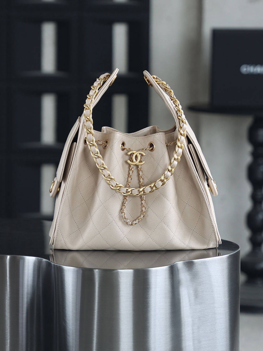 25 Bag - 30x26x14см - DFF4FE Chanel 25 Bag
