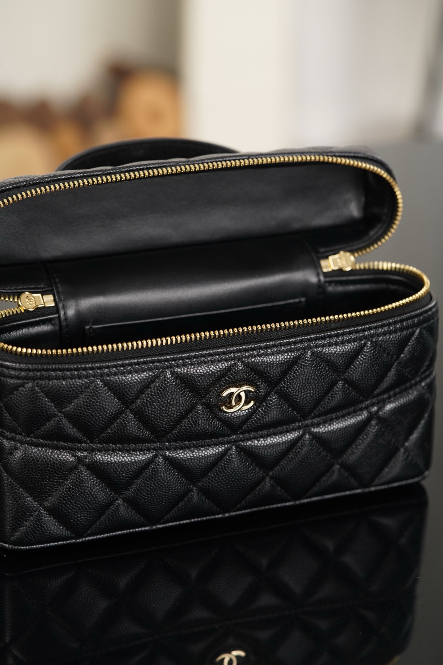 Vanity Case - черный, золотистая фурнитура - 17x19.5x5см - 7494AE Chanel 26A Vanity Case
