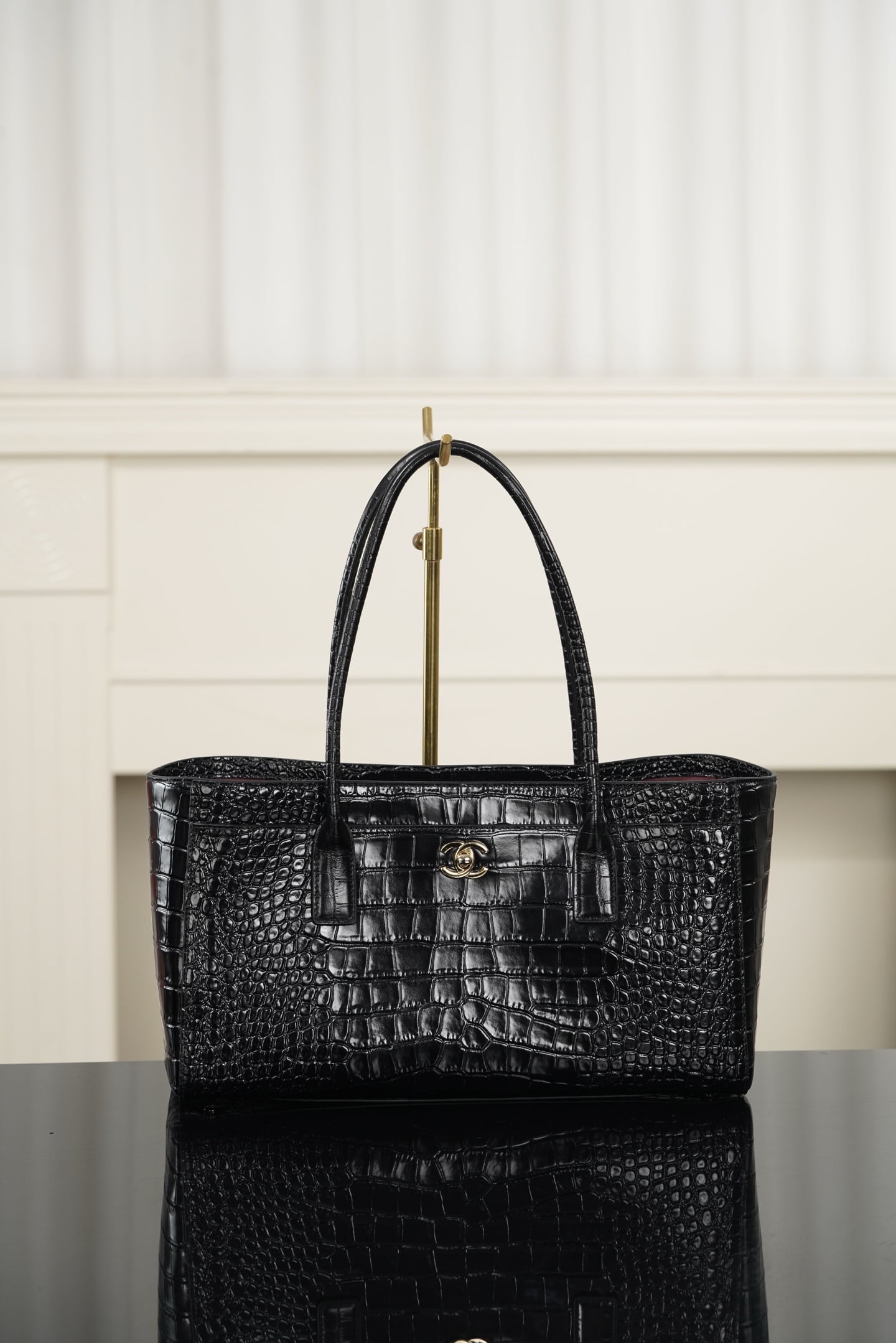 Tote - черный, золотистая фурнитура - 20x39x13см - 733C61 Chanel 26S Tote