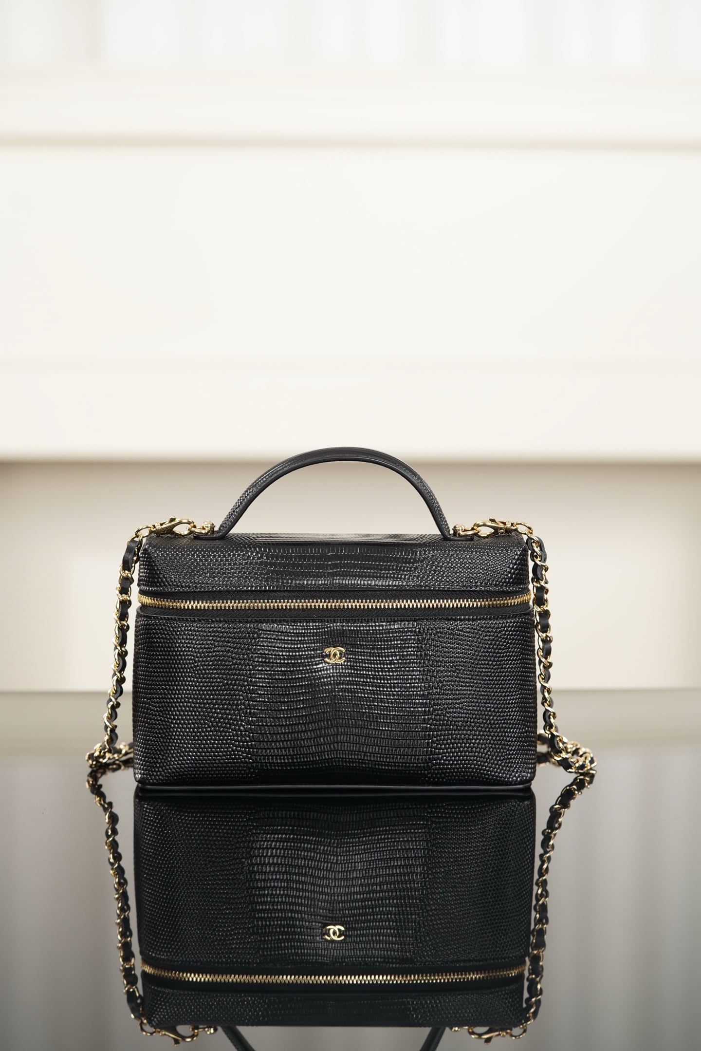 Vanity Case - черный, золотистая фурнитура - 19см - 11EF54 Chanel 26A Vanity Case