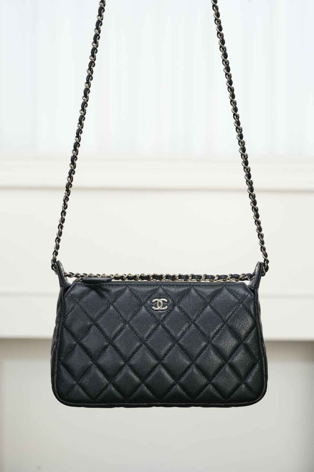 WOC - черный, золотистая фурнитура - 12x5.5x21см - 440428 Chanel 25A WOC