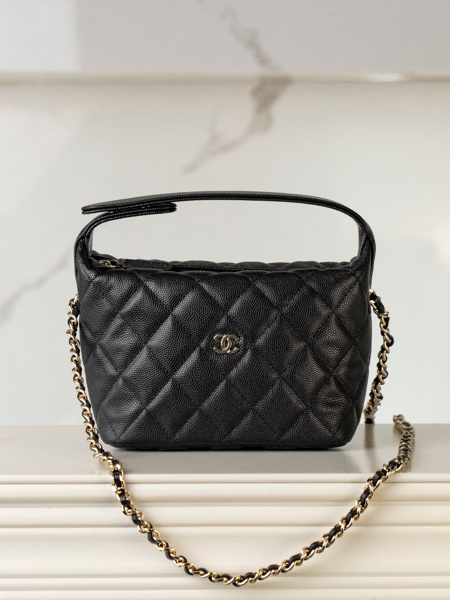 Vanity Case - черный, золотистая фурнитура - 21.5x19x6см Chanel 25C Vanity Case
