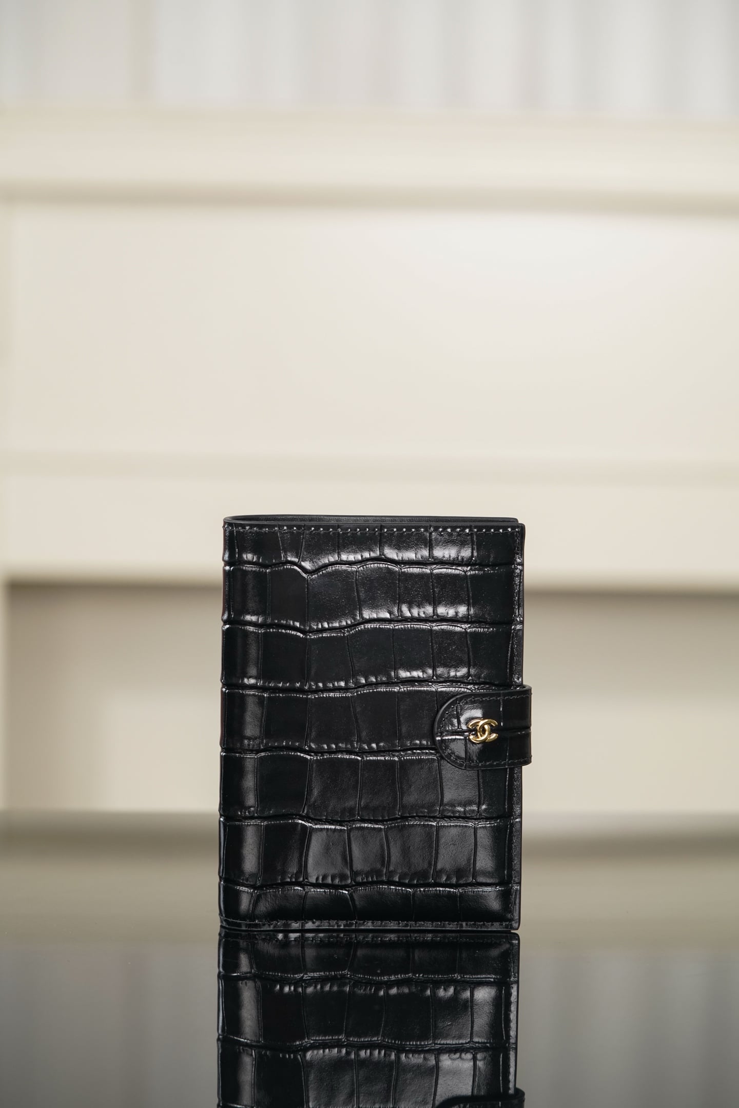 Passport Holder - черный, золотистая фурнитура - 14x10см - D4AC5D Chanel 26S Passport Holder
