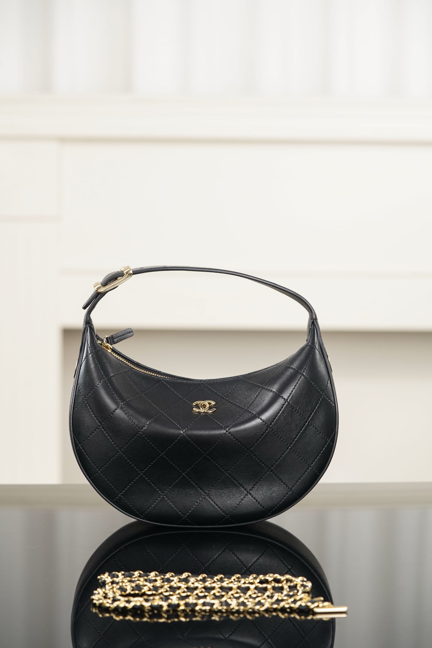 Hobo - черный, золотистая фурнитура - 22x21x9см Chanel 26B Hobo