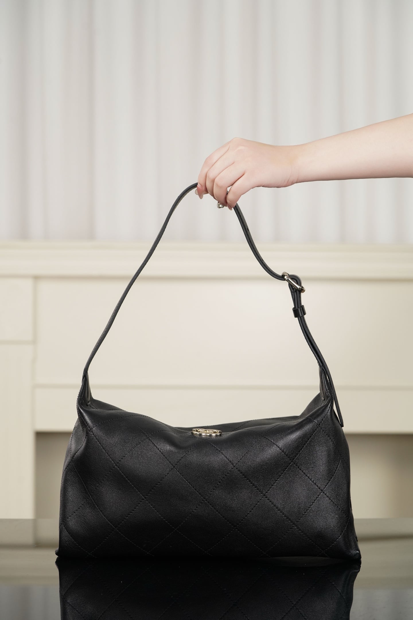 Hobo - черный, золотистая фурнитура - 22x35.5x10см - 163788 Chanel 26P Hobo