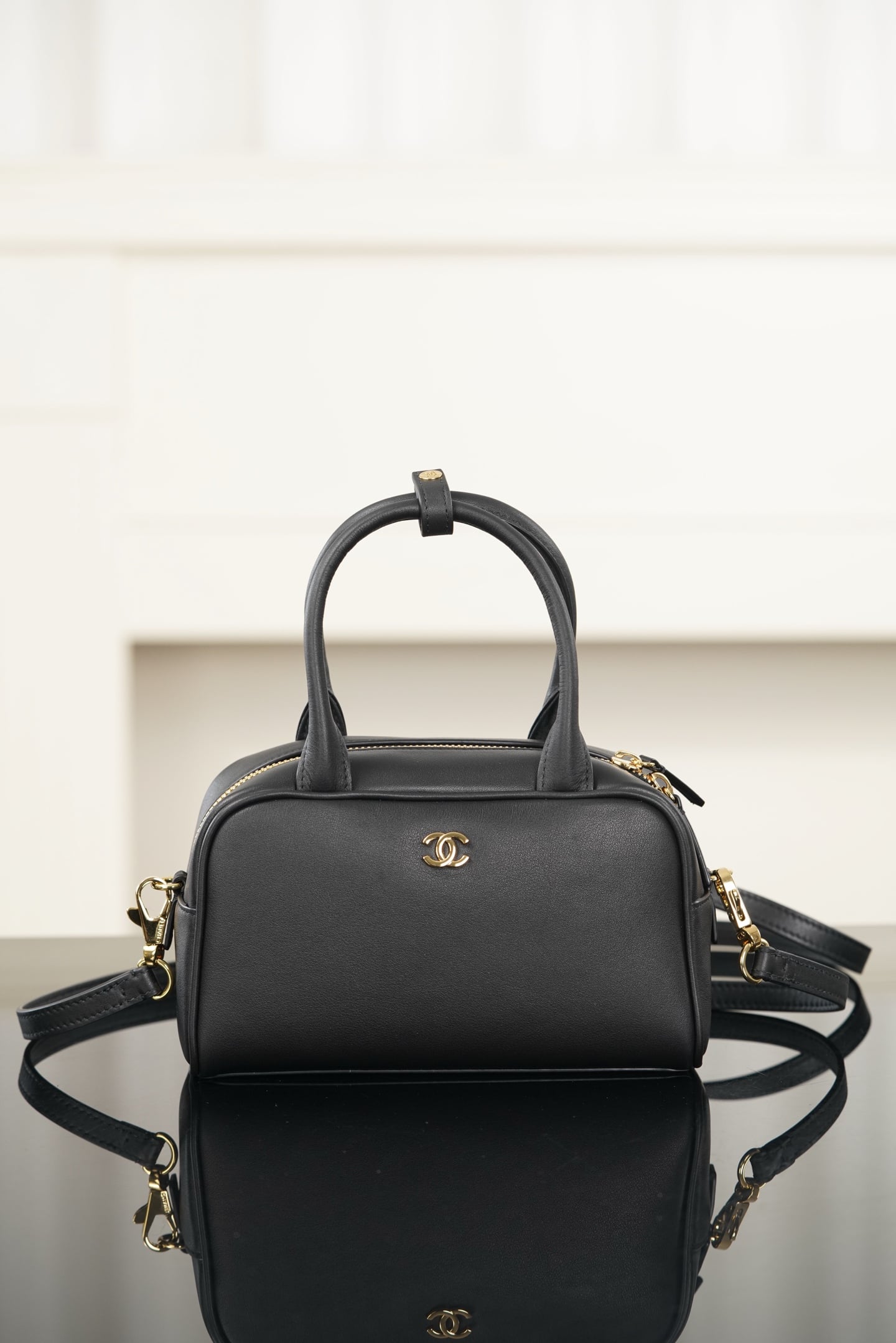 Bowling Bag - черный, золотистая фурнитура - 20.5x11.5x9см - 5AFA08 Chanel 26S Bowling Bag