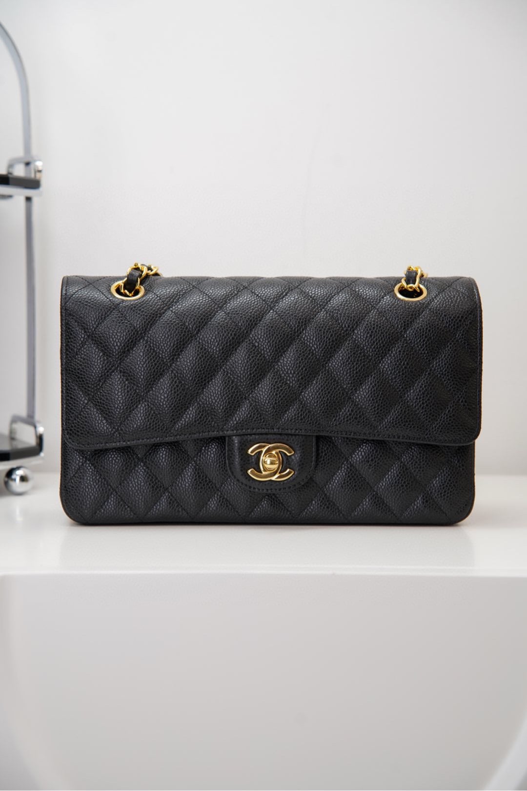 Classic Flap - черный, золотистая фурнитура - 25см - F9C0AD Chanel 24K Classic Flap