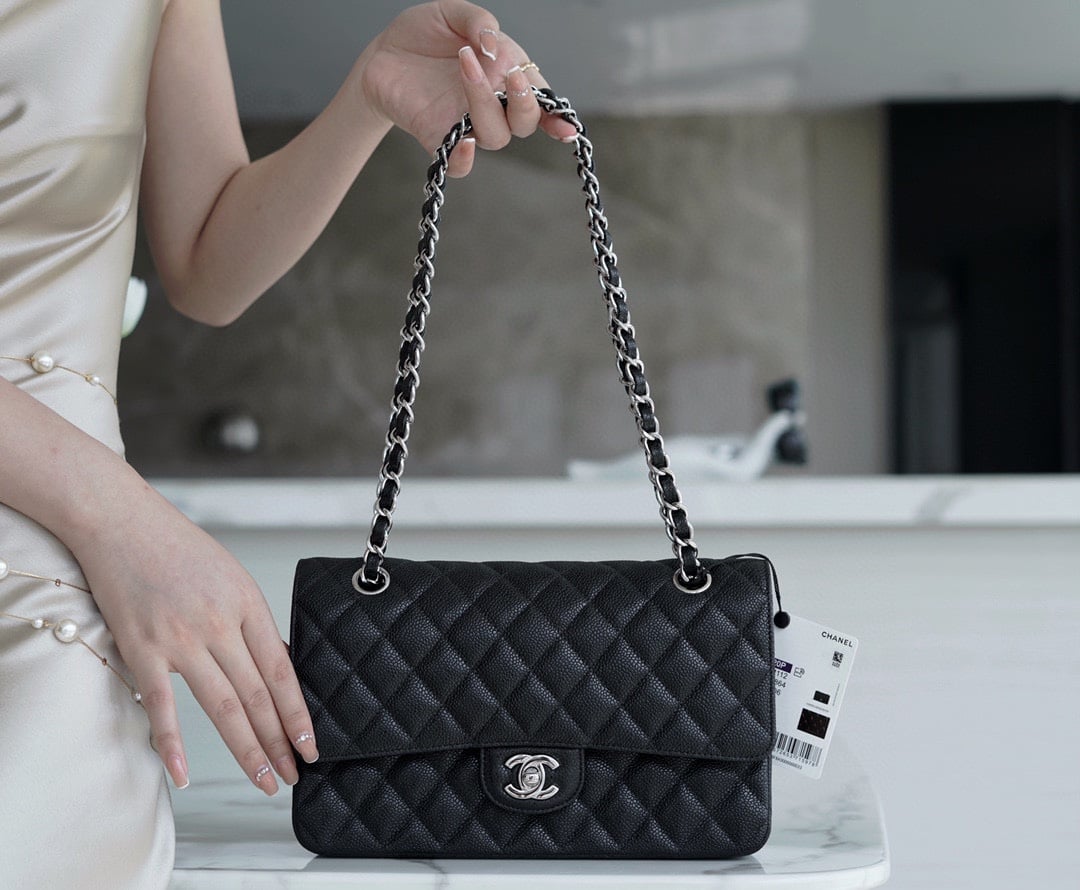 Classic Flap - черный, серебристая фурнитура - 25см - 86E49A Chanel Classic Flap