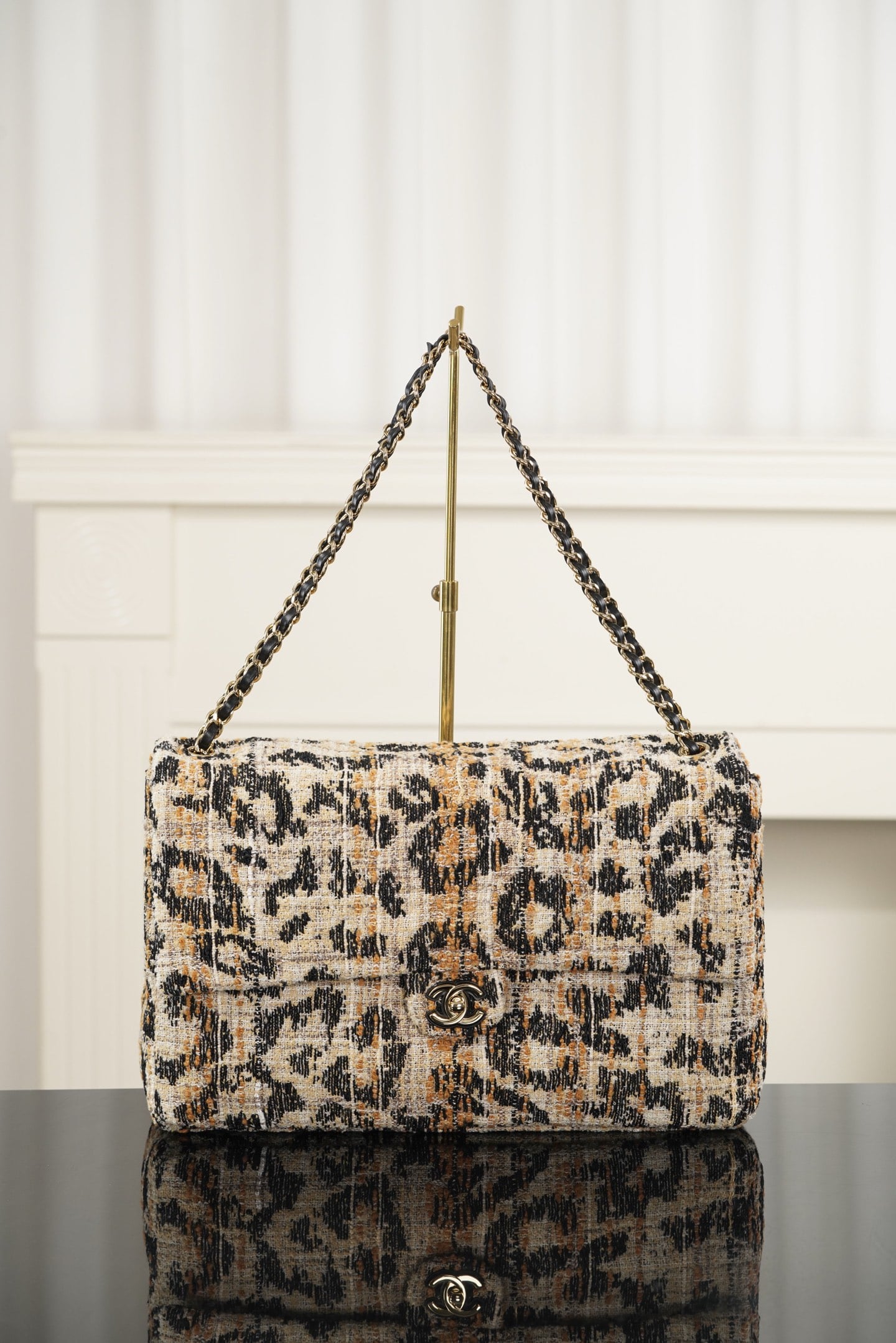 Classic Flap - шоколадный - 26x38.5x11см - 664E70 Chanel 26A Classic Flap