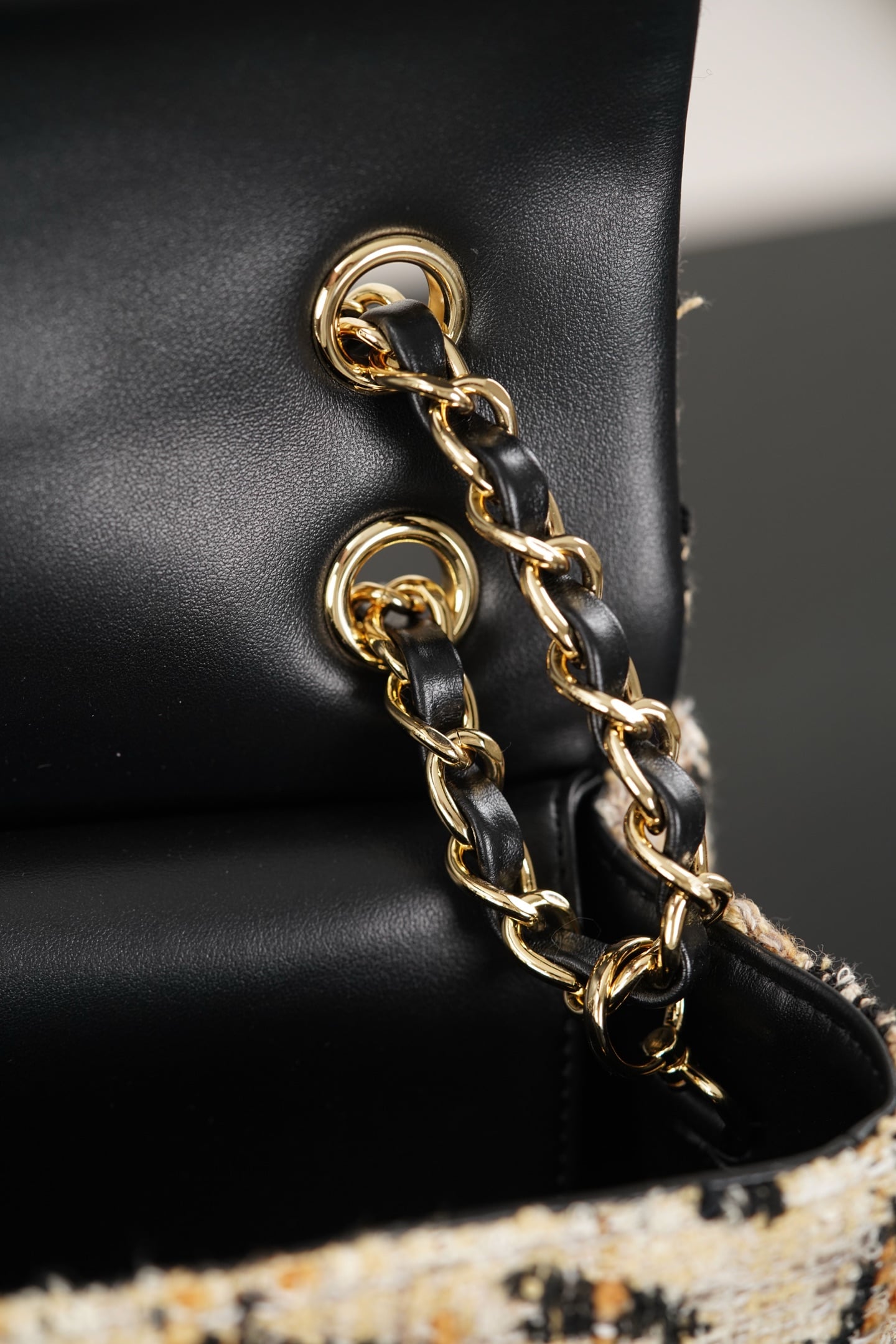 Classic Flap - шоколадный - 19.5x32x10см - 907B55 Chanel 26A Classic Flap
