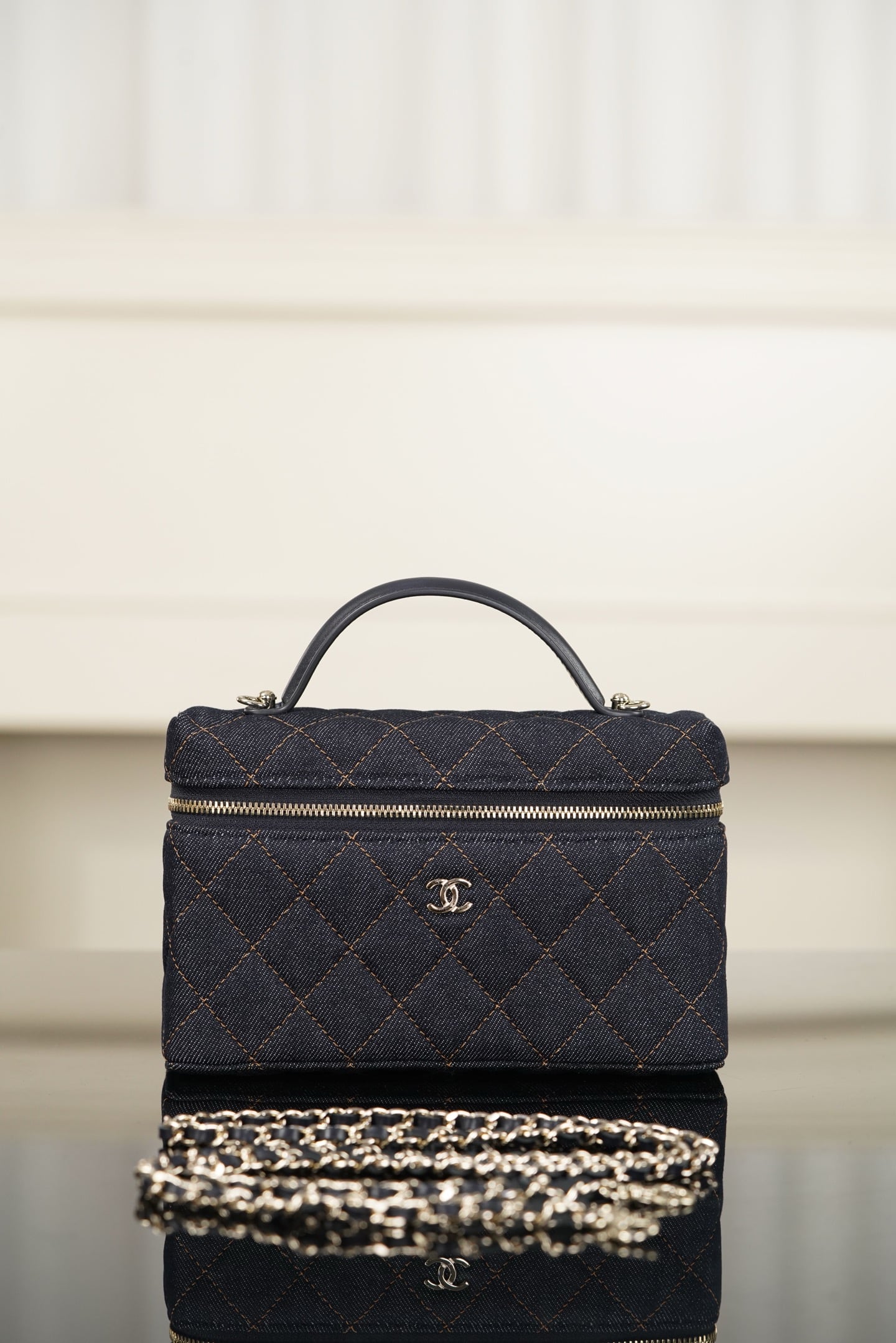Vanity Case - темно-синий - 17x19.5x5см Chanel 26P Vanity Case
