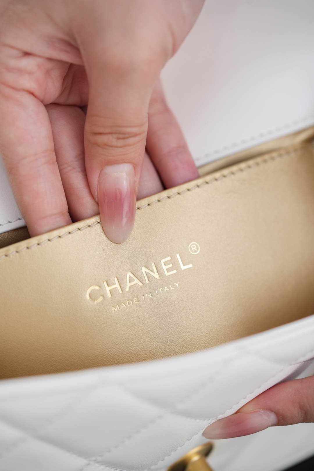 Classic Flap - белый - 14.5x22x8см Chanel 24C Classic Flap