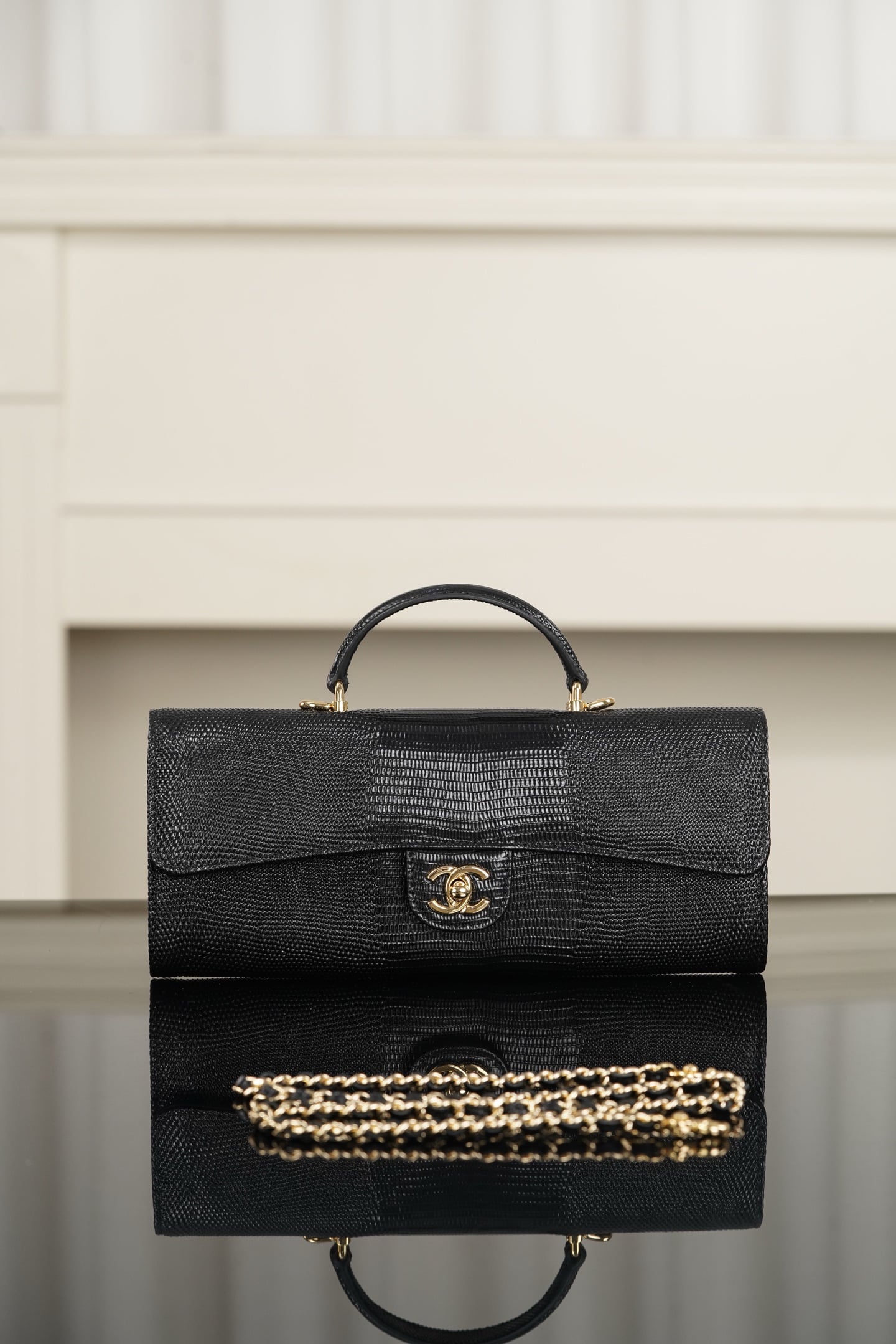 Bag - черный, золотистая фурнитура - 25x11x3.5см Chanel 26A Bag