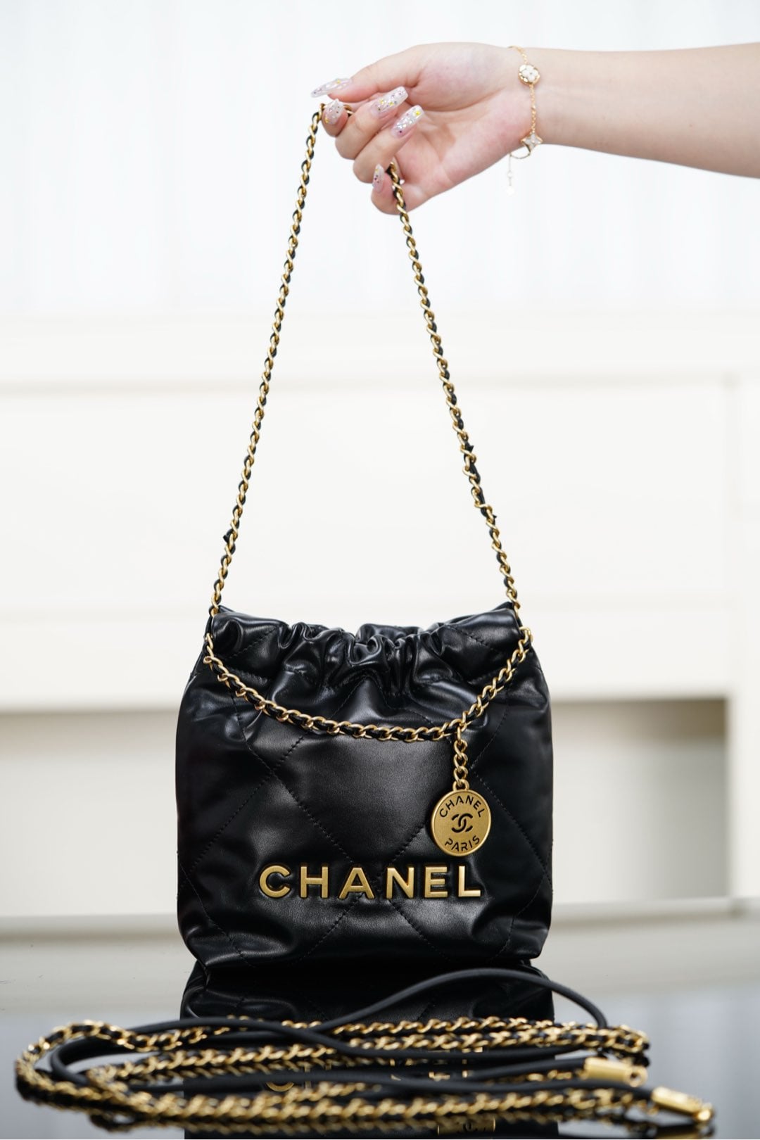 22 Bag - черный, золотистая фурнитура - 19x20x6см - 5CB087 Chanel 25A 22 Bag