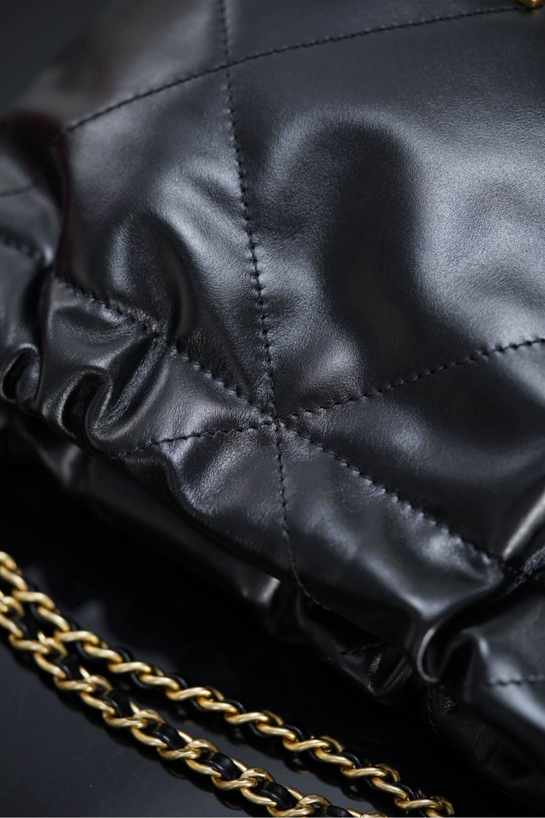 22 Bag - черный, золотистая фурнитура - 19x20x6см - 5CB087 Chanel 25A 22 Bag