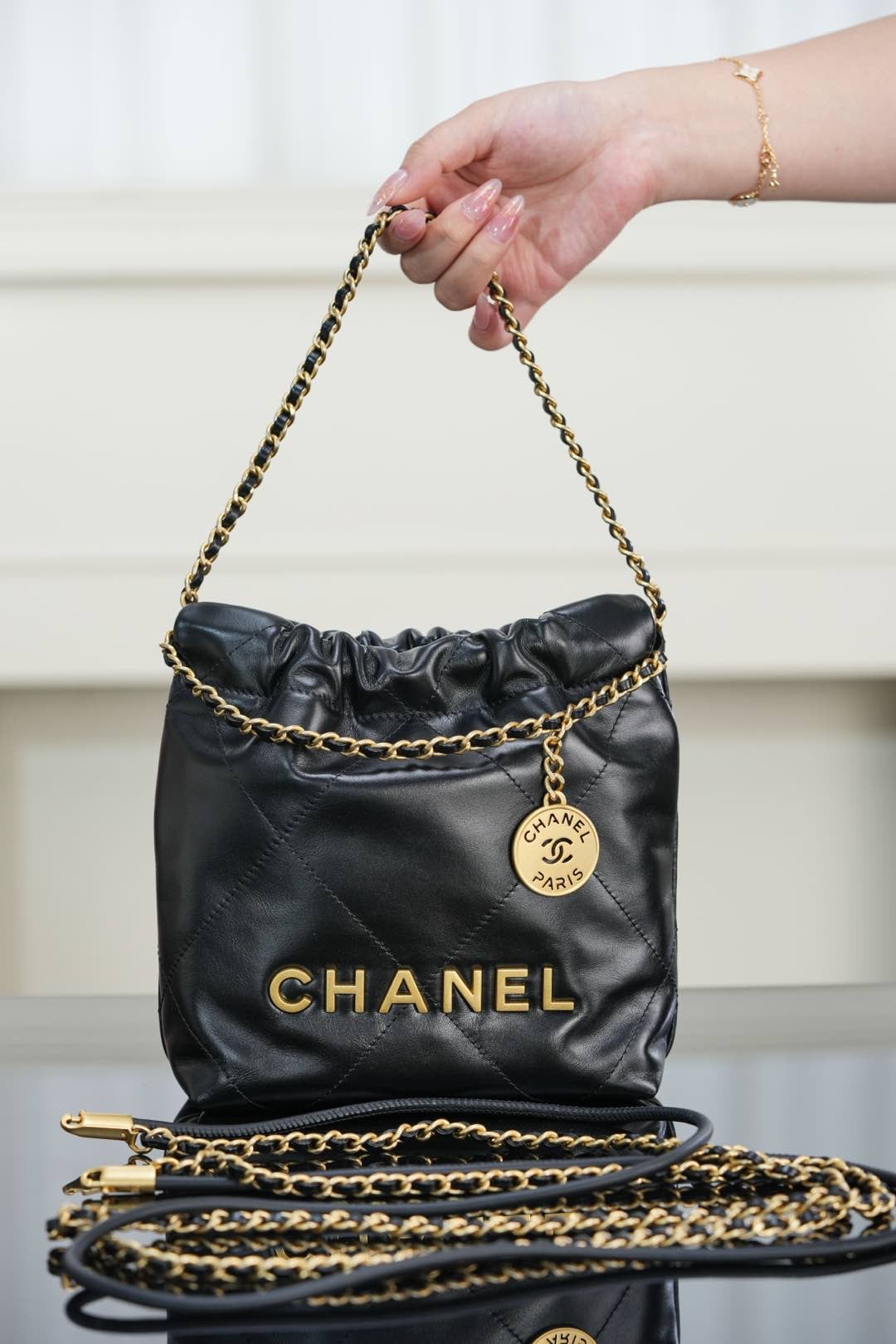 22 Bag - черный, золотистая фурнитура - 19x20x6см - ADE7BE Chanel 25A 22 Bag