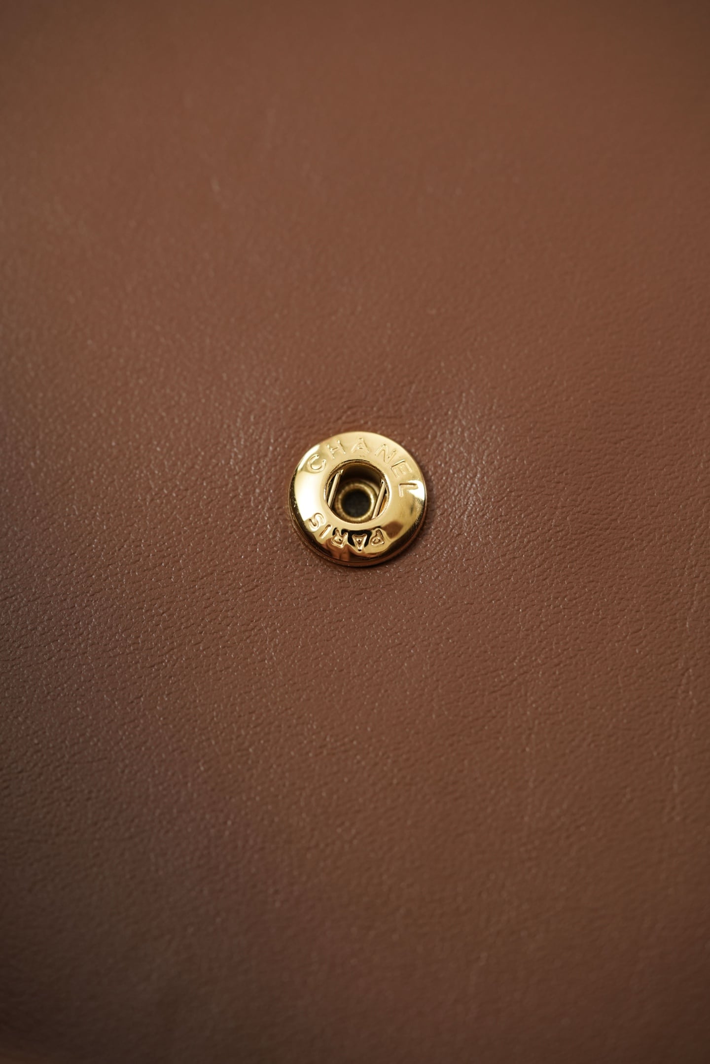 Classic Flap - шоколадный - 26x38.5x11см - 3CFDC9 Chanel 26A Classic Flap