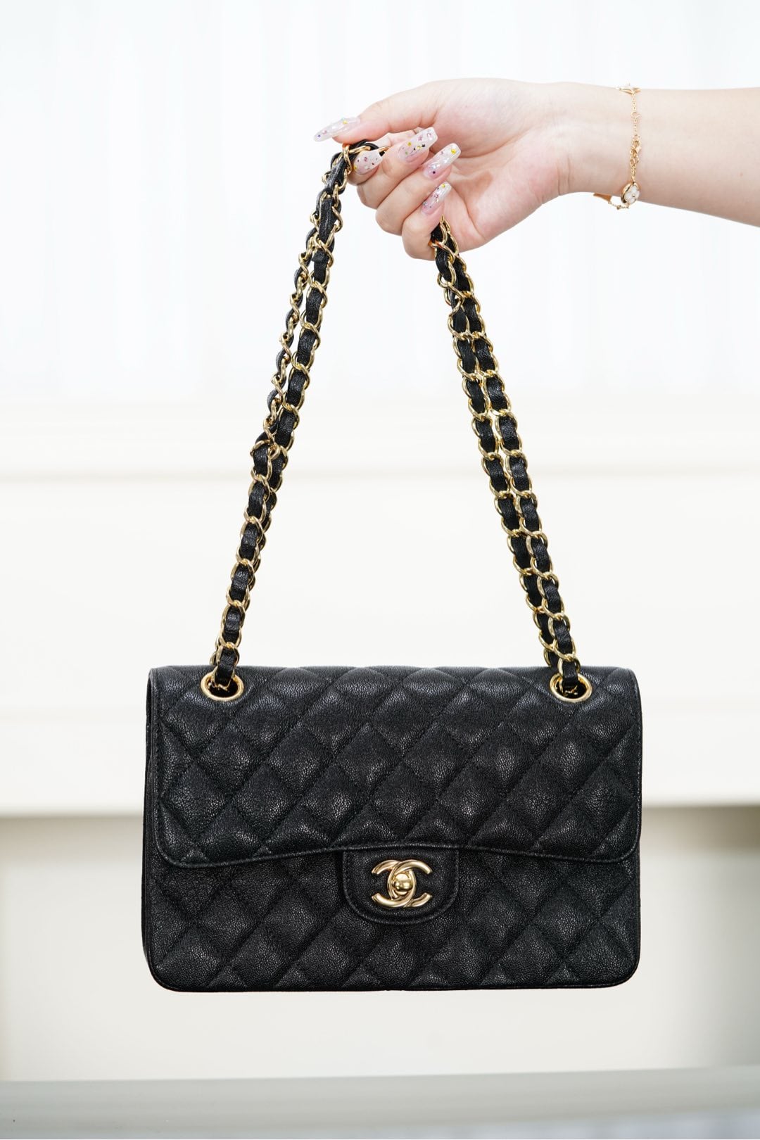 Classic Flap - черный, золотистая фурнитура - 14.5x23x6см - 2CBFDE Chanel Classic Flap