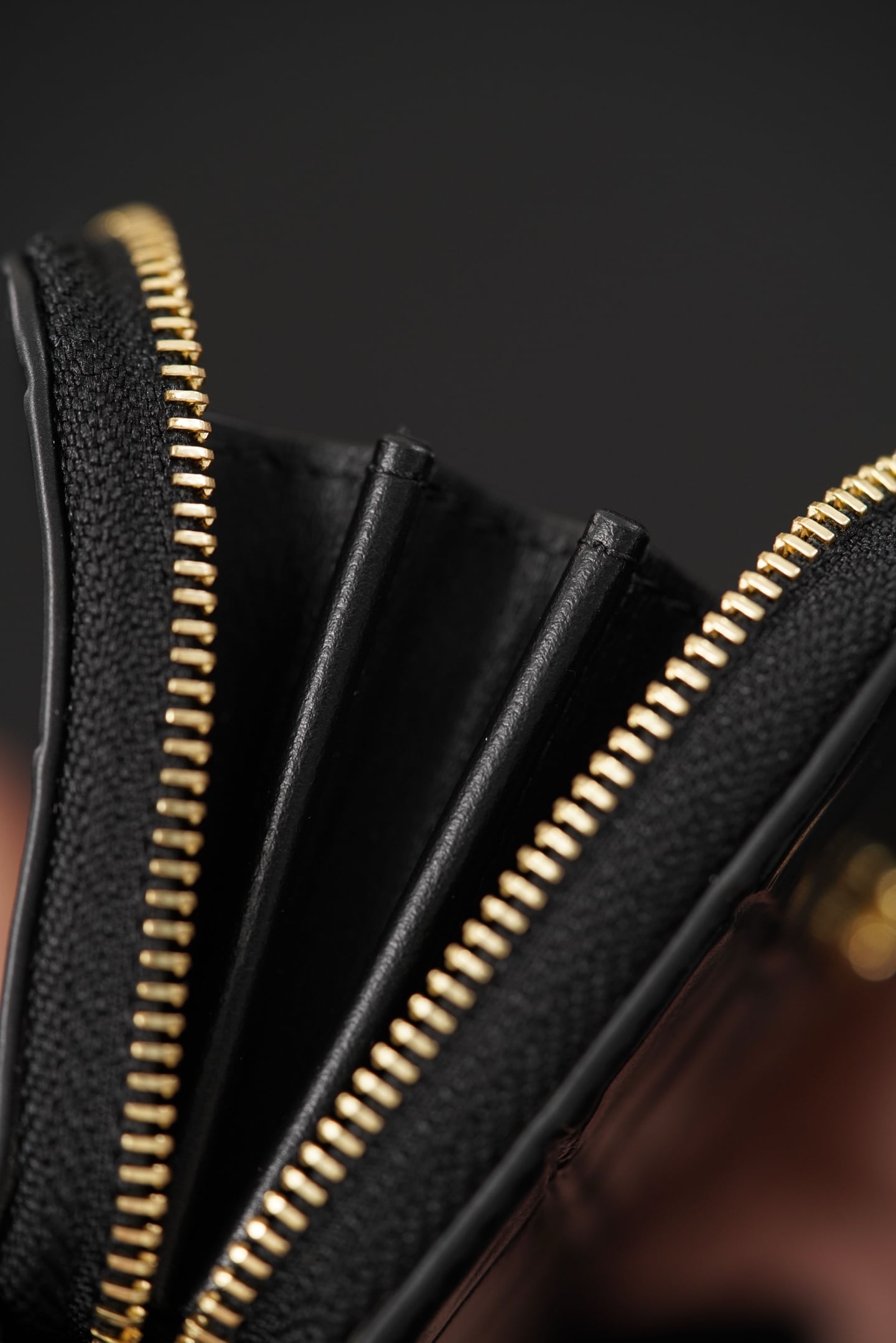 Zipped Card Holder - черный - 7.5x11x2см Chanel 26S Zipped Card Holder