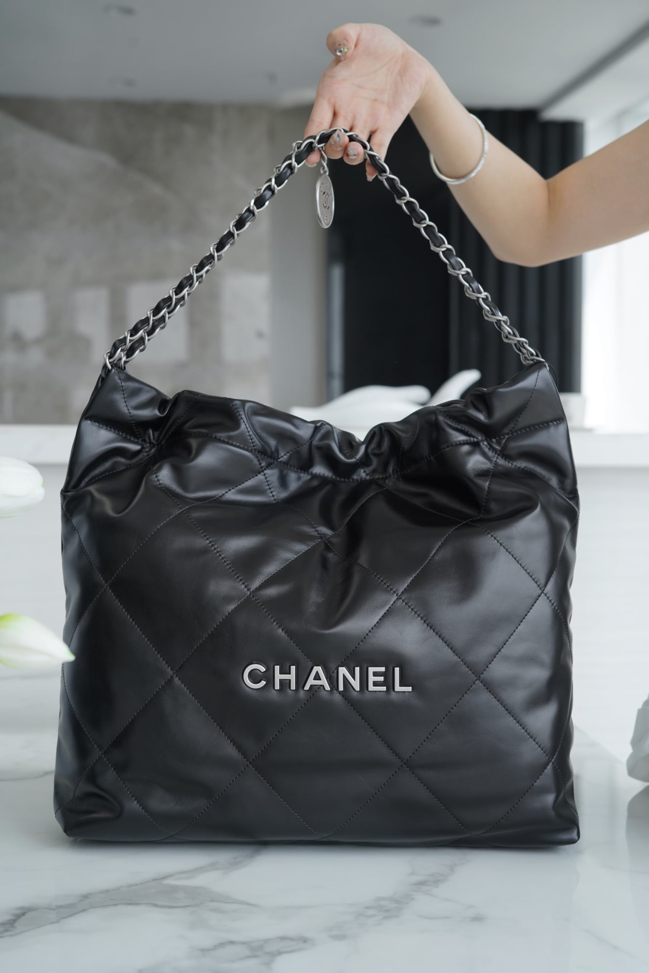 22 Bag - черный, серебристая фурнитура - 39x42x8см - 64D9E6 Chanel 22P 22 Bag