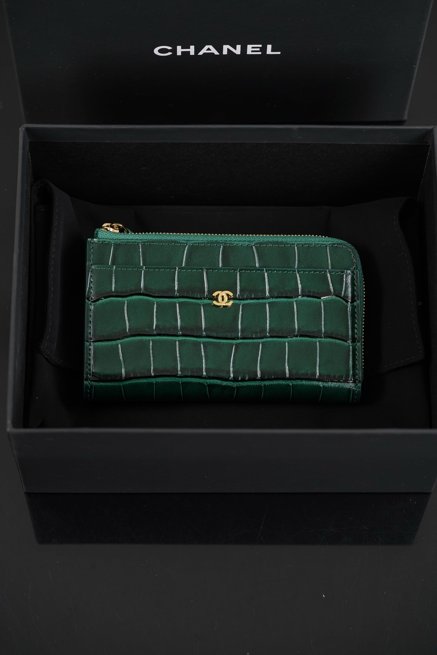 Zipped Card Holder - зеленый - 8x2.2x13см Chanel 26S Zipped Card Holder