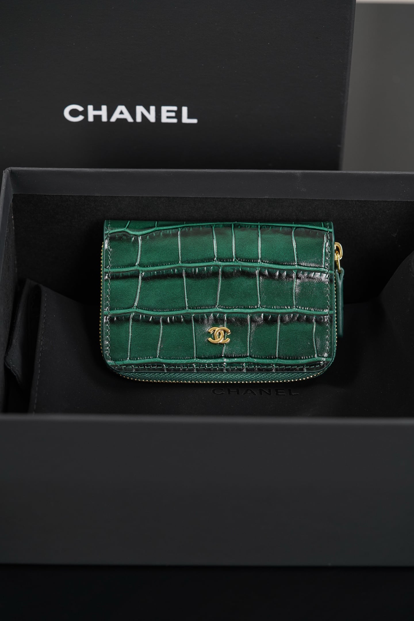 Zipped Card Holder - зеленый - 7.5x11x2см Chanel 26S Zipped Card Holder