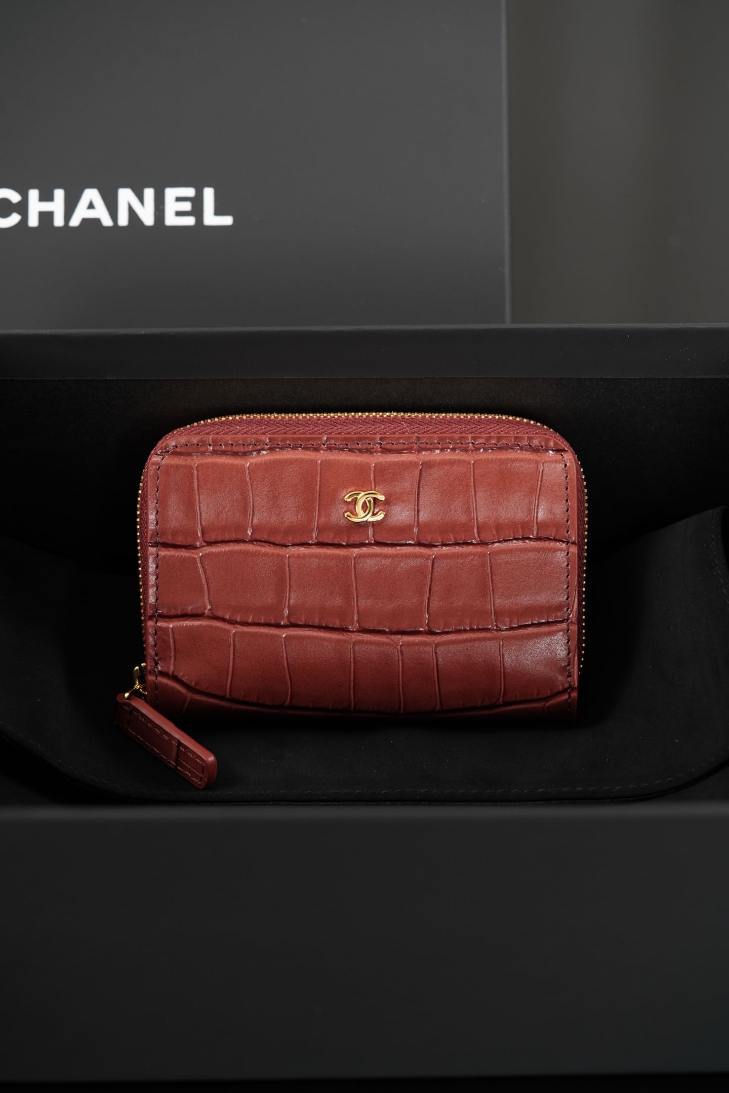 Zipped Card Holder - красный - 7.5x11x2см Chanel 26S Zipped Card Holder