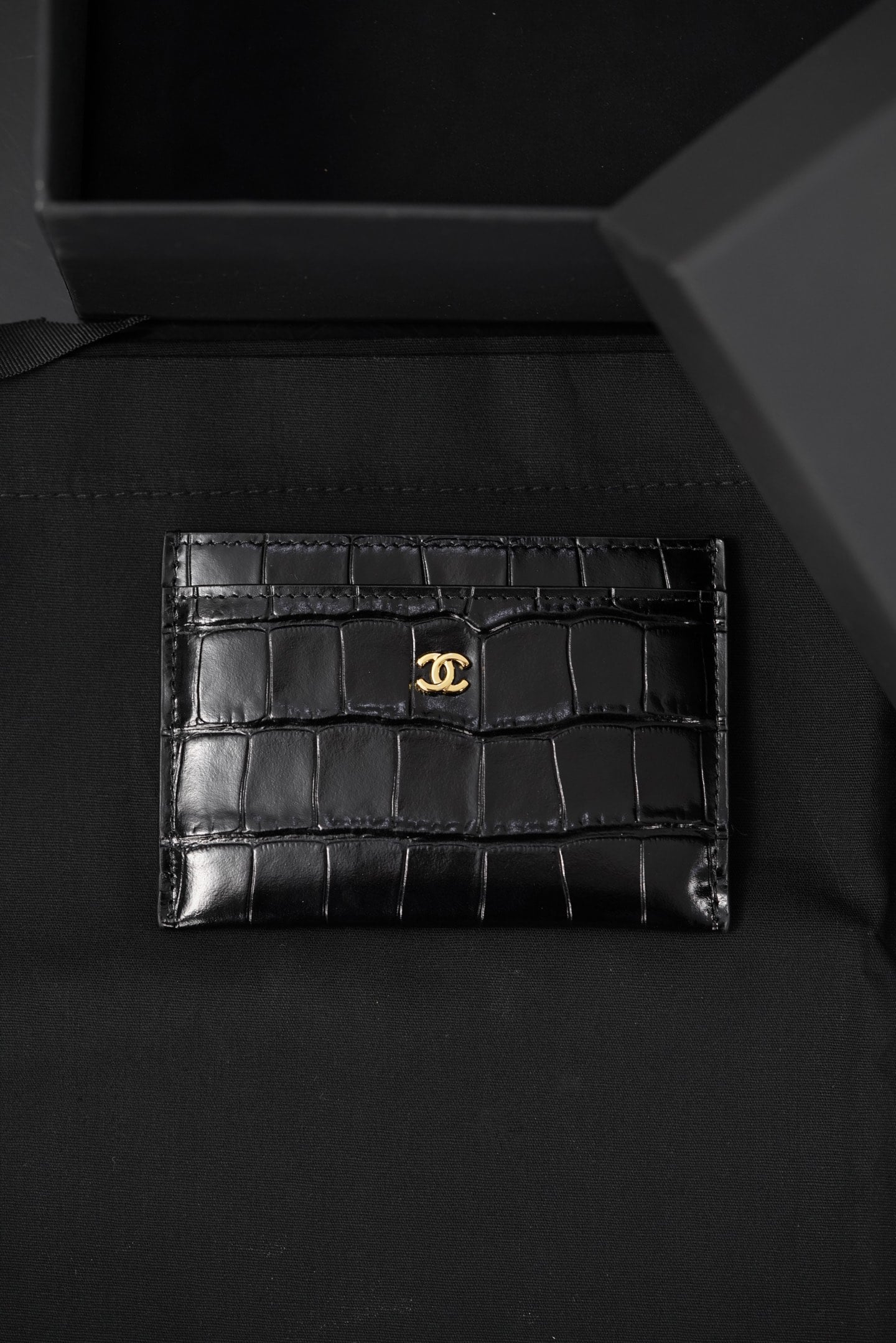 Card Holder - черный, золотистая фурнитура - 7.5x0.5x11.5см Chanel Card Holder