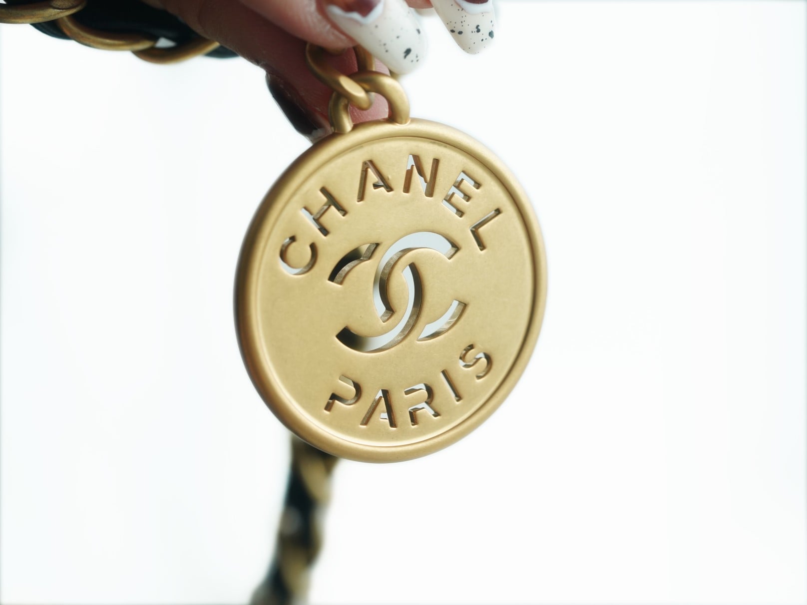22 Bag - черный, золотистая фурнитура - 35x37x7см - 05BCDE Chanel 22P 22 Bag