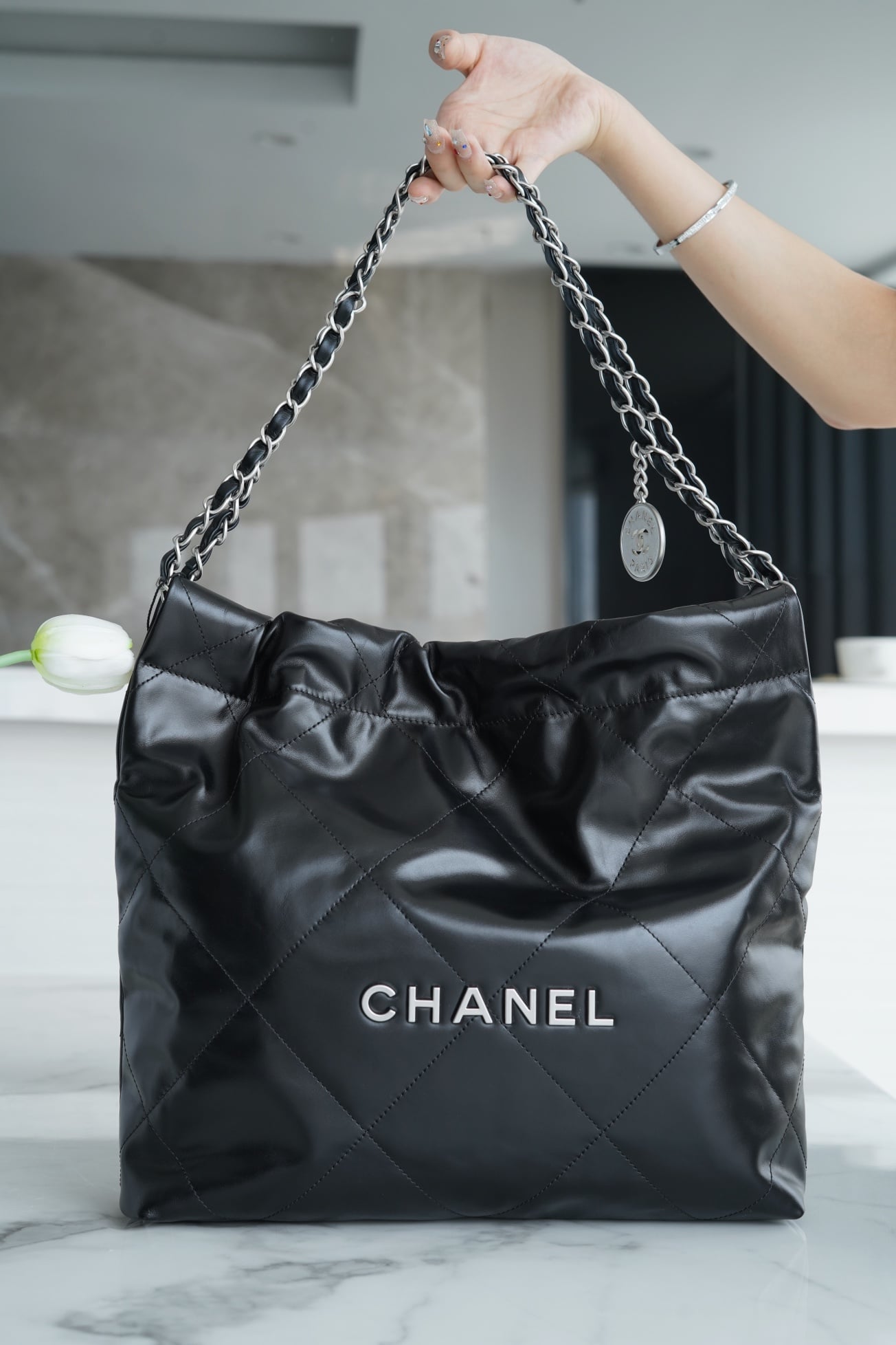 22 Bag - черный, серебристая фурнитура - 35x37x7см Chanel 22P 22 Bag