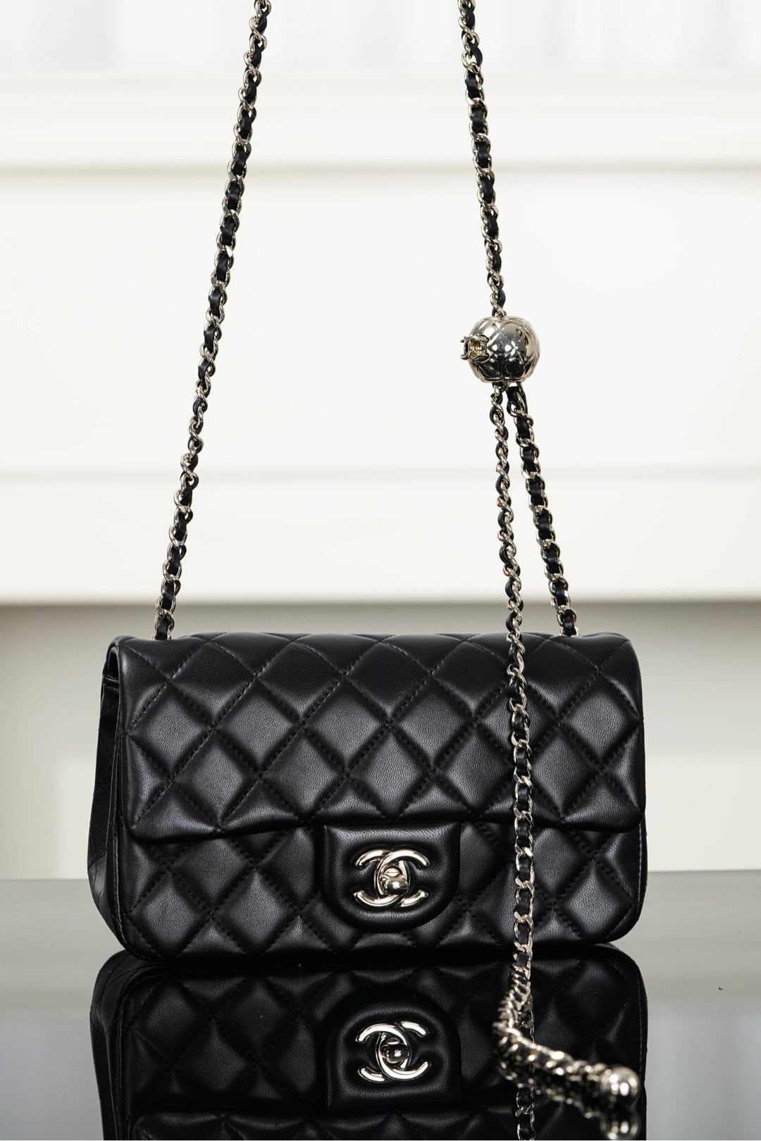 Classic Flap - черный, золотистая фурнитура - 13x20x7см - 5BFD85 Chanel 25K Classic Flap