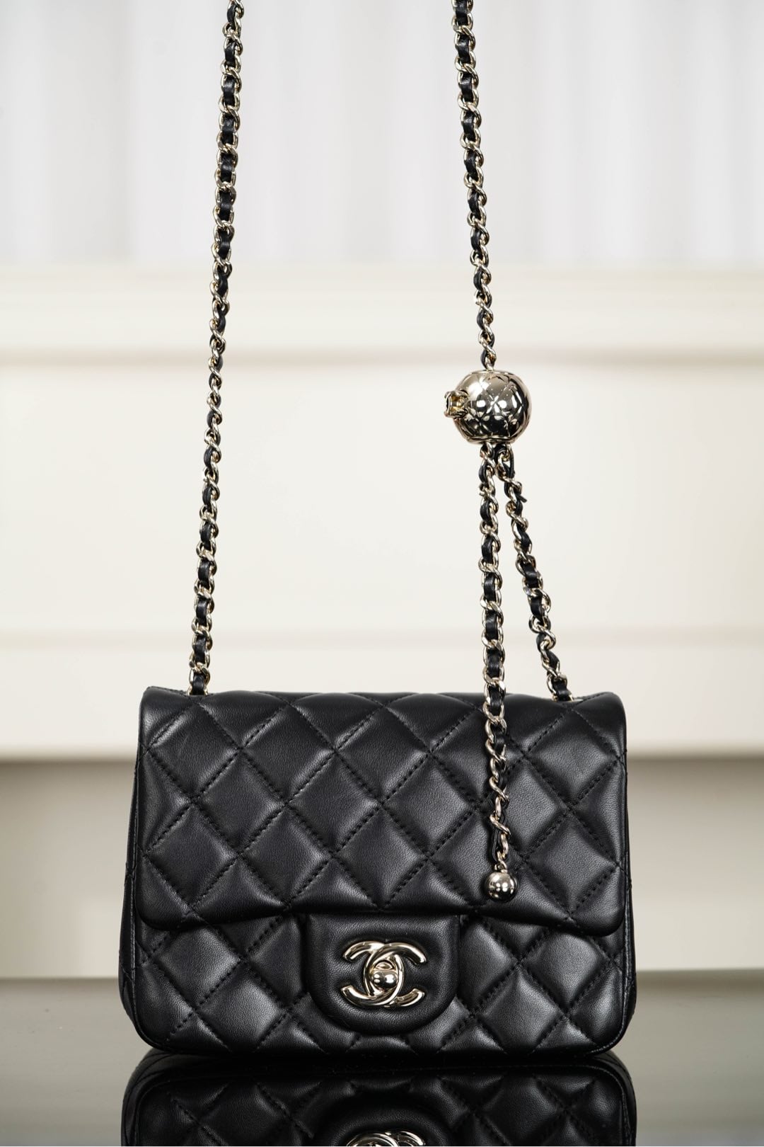 Classic Flap - черный, золотистая фурнитура - 13x18x7см - C67F17 Chanel 25K Classic Flap