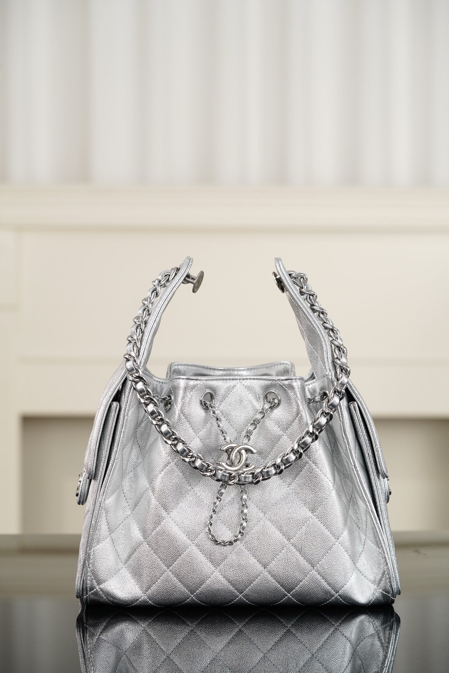 25 Bag - серебристый - 30x26x14см - 8F5C52 Chanel 25S 25 Bag