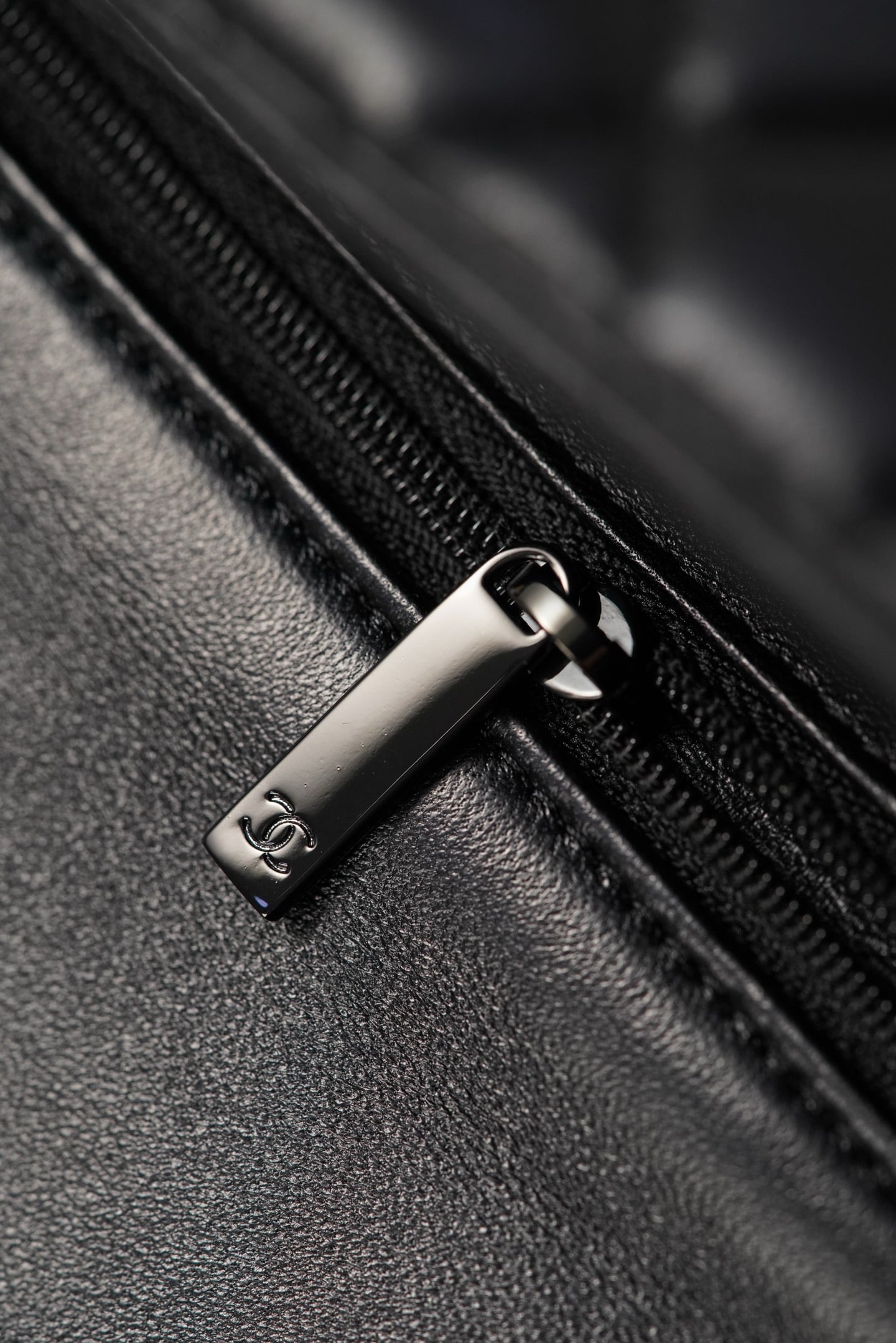 Classic Flap - черный, золотистая фурнитура - 20x13x9см - F89943 Chanel 24A Classic Flap