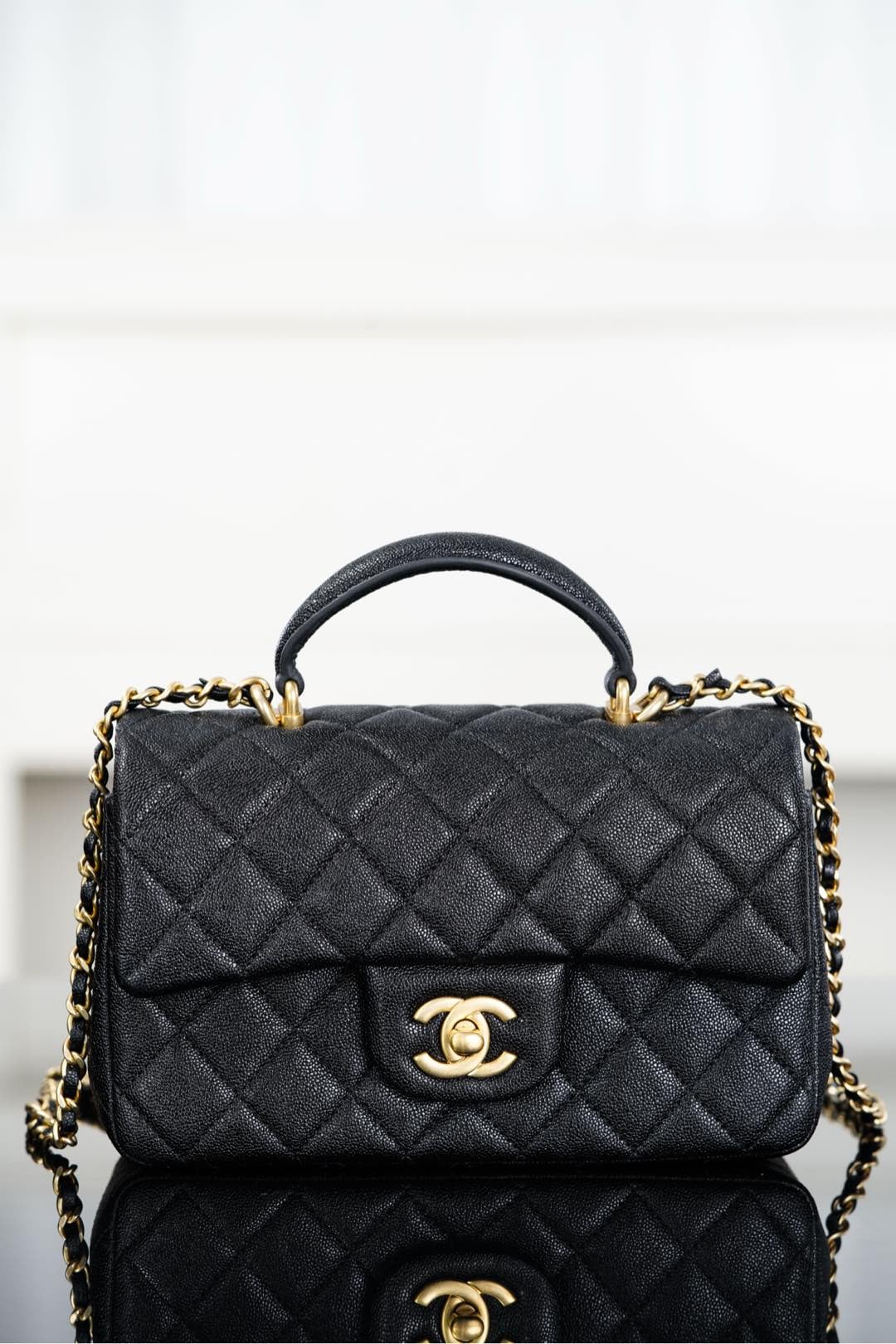 Classic Flap - черный, золотистая фурнитура - 20x13x9см - 9FA574 Chanel Classic Flap