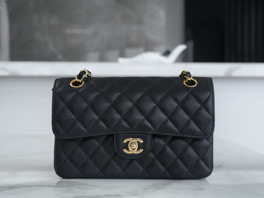 Classic Flap - черный, золотистая фурнитура - 23см Chanel Classic Flap