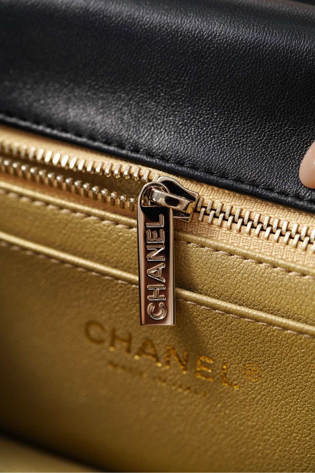 Classic Flap - черный, золотистая фурнитура - 13x20x7см - 4C3CEE Chanel 25K Classic Flap