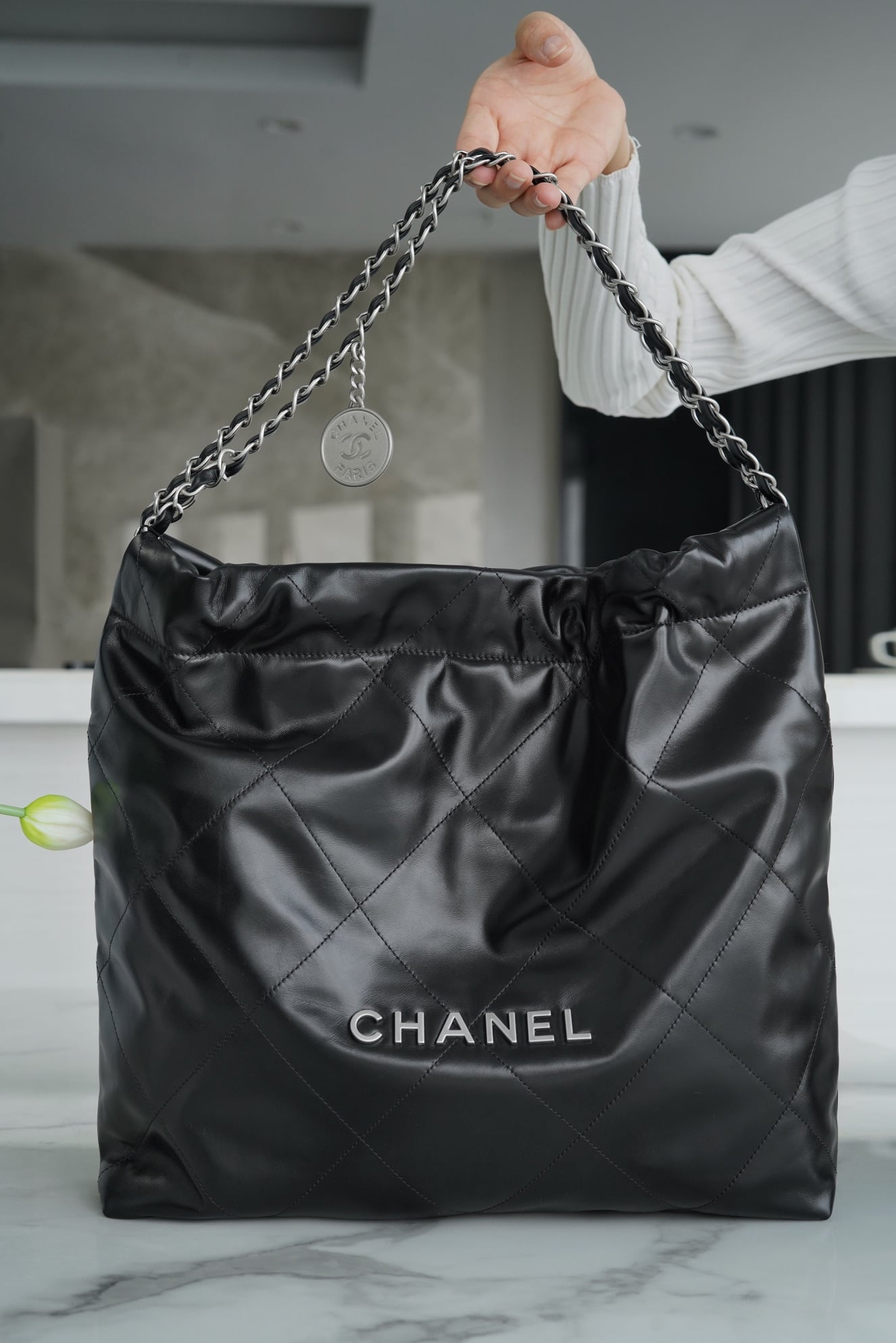 22 Bag - черный, серебристая фурнитура - 39x42x8см - C02FA3 Chanel 22P 22 Bag