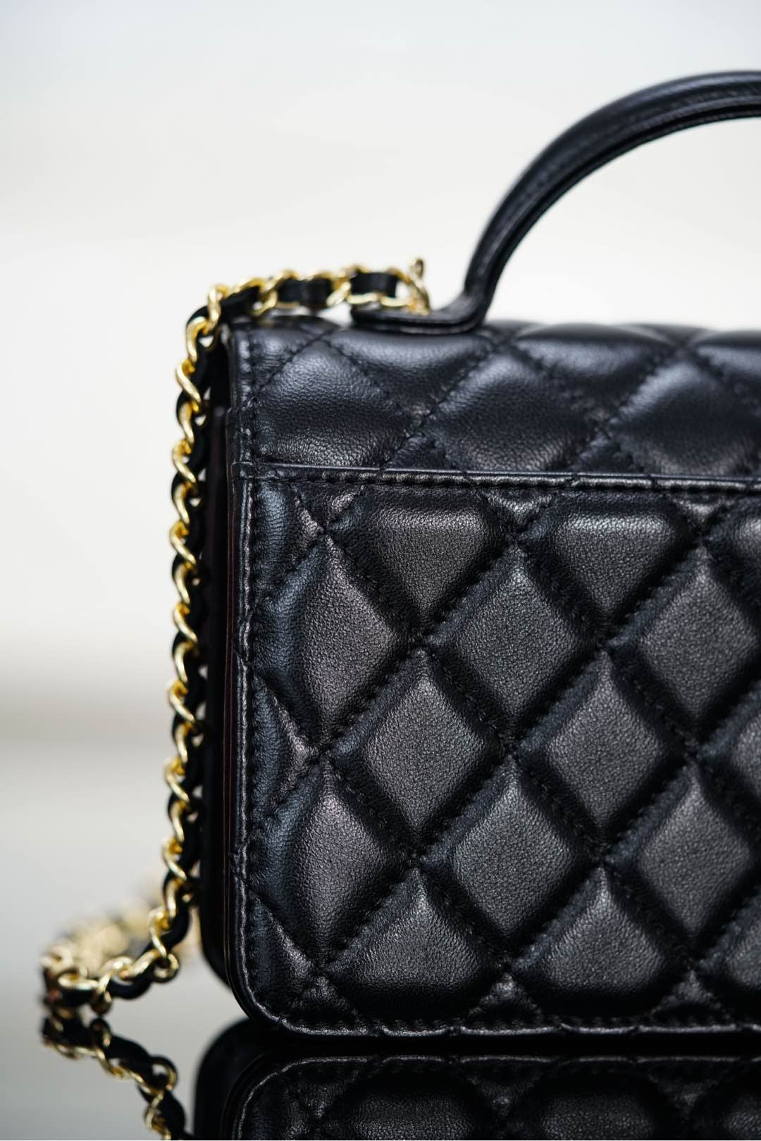 WOC - черный, золотистая фурнитура - 12x19x5см Chanel 25B WOC