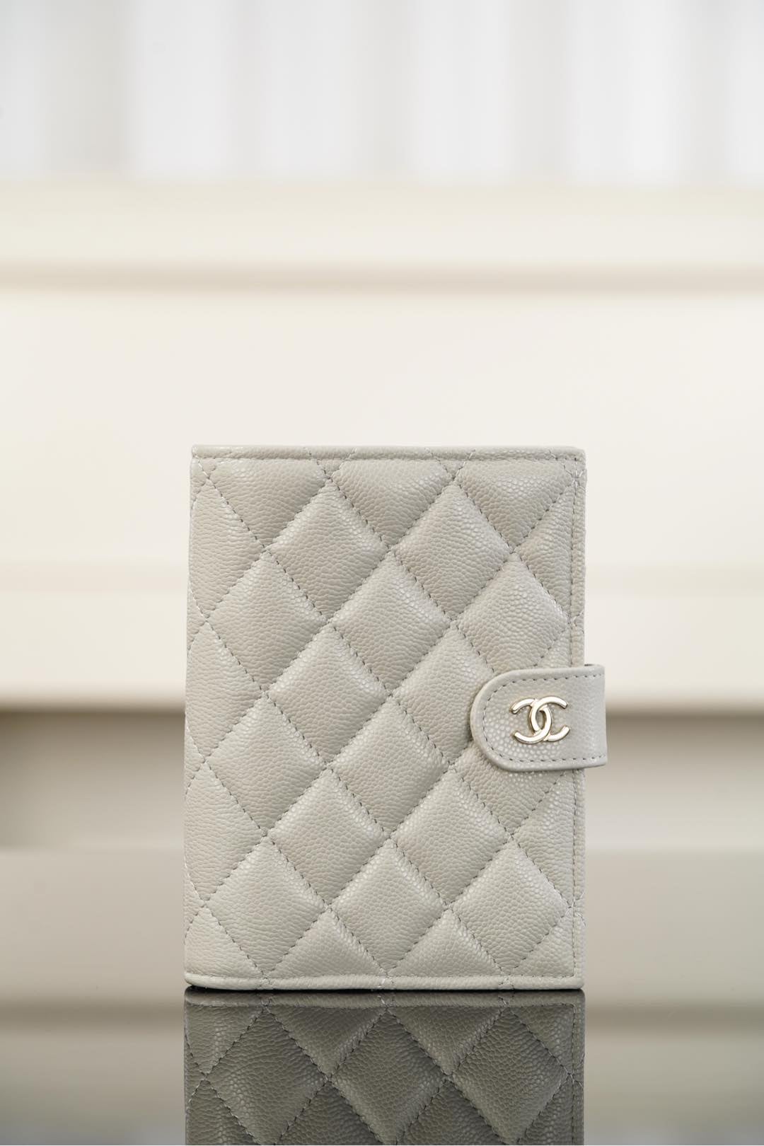 Passport Holder - серый - 14x10см Chanel 24K Passport Holder