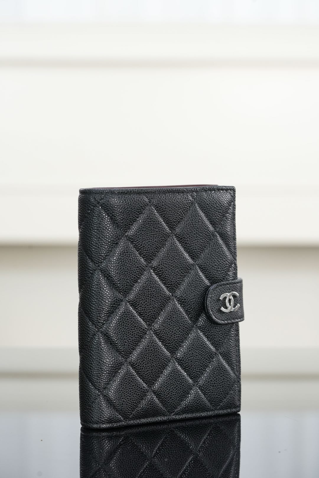 Passport Holder - черный, серебристая фурнитура - 14x10см Chanel 24K Passport Holder