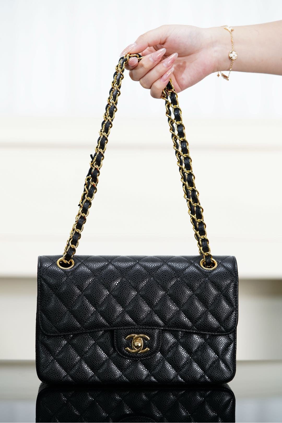 Classic Flap - черный, золотистая фурнитура - 14.5x23x6см - 6F3855 Chanel Classic Flap